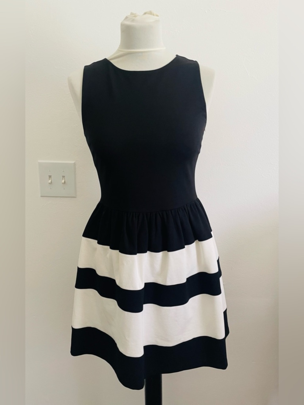 Saks Fifth Avenue Red Label Women Summer Dress M Black White Sleeveless A-Line